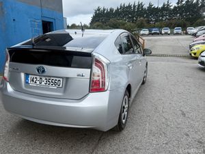 2014 Toyota Prius Hybrid Automatic / CarPlay - Image 4