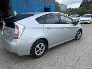 2014 Toyota Prius Hybrid Automatic / CarPlay - Image 3