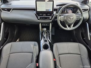 Toyota Corolla Cross ** Z HYBRID ** LOW KMS ** TRI - Image 2