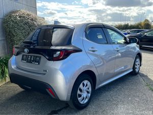 Toyota Yaris X HYBRID AUTOMATIC 1.5 PETROL //LOW M - Image 4