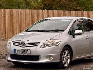 Toyota Auris 2011 1.4 D-4D DPF Sport Automatic - Image 4