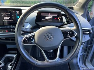 Volkswagen ID.4 PRO 77KWH // DUAL ZONE CLIMATE CON - Image 4