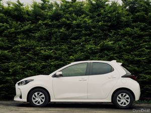 Toyota Yaris 1.5 Hybrid 2023 | Stylish & Efficient - Image 2