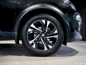 2021 Peugeot 2008 Allure 1.5 BlueHDi 110bhp Manual - Image 4