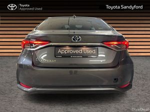 Toyota Corolla LUNA SPORT SALOON // HEATED SEATS / - Image 4