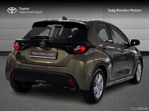 Toyota Yaris HYBRID 1.5 LUNA - Image 2