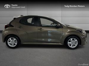 Toyota Yaris HYBRID 1.5 LUNA - Image 3