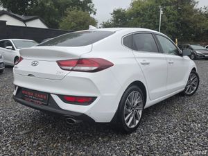 182 Hyundai i30 Fastback/FSH/High spec/Warranty - Image 3