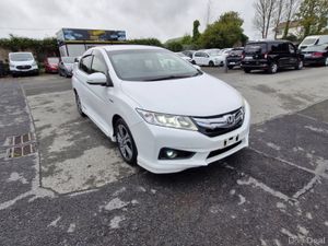 2015 Honda Grace 1.5L Hybrid with Full body kit - Image 2