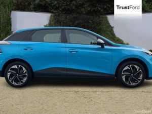 MG MG4 64kWh SE Long Range Hatchback 5dr Electric - Image 3