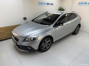 Volvo V40 2.0 D4 CROSS COUNTRY SE LUXURY DIESEL 19 - Image 2