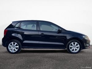 VW POLO AUTO **LOW kILOMETERS** UPGRADED RADIO - Image 2