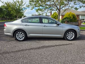 Volkswagen Passat 1.6 diesel ...only 141kilometers - Image 4