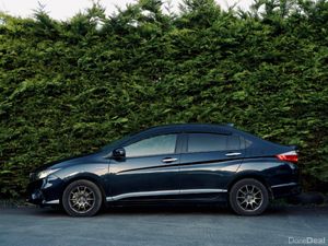 Honda Grace 1.5 2018 with Alloys & Carplay screen - Image 2