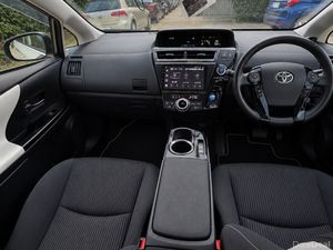 TOYOTA PRIUS ALPHA 2016 7 SEATER - Image 4
