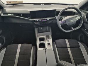 Opel Grandland Elegance Hybrid - Image 4