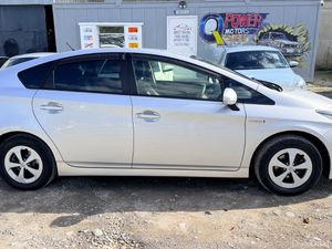 Toyota Prius 2015 hybrid - Image 4