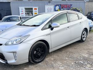 Toyota Prius 2015 hybrid - Image 2