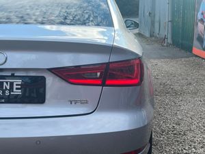 //STUNNING FULL LEATHER//AUTO//REVERSING CAMERA// - Image 4