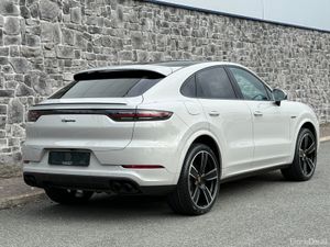 2020 Porsche Cayenne 3.0 E-Hybrid Auto Coupe FSH - Image 2