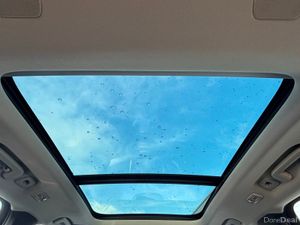 Volvo XC90 PLUS T8 PHEV SUNROOF - Image 3