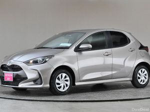 Toyota Yaris 1.5 PETROL HYBRID **REVERSE CAM**PARK - Image 4