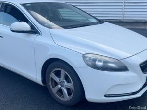Volvo V40  Automatic  2014 - Image 2