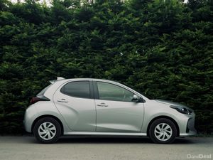 Toyota Yaris 1.5 Hybrid 2023 | Stylish & Efficient - Image 4