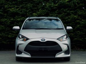 Toyota Yaris 1.5 Hybrid 2023 | Stylish & Efficient - Image 3