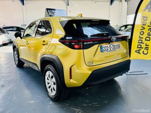 2022 Toyota Yaris Cross 1.5 Hybrid Automatic - Image 3