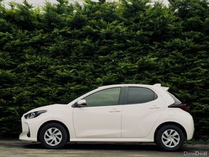 Toyota Yaris 1.5 Hybrid 2023 | Stylish & Efficient - Image 2