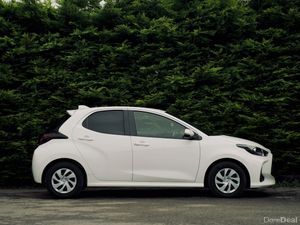 Toyota Yaris 1.5 Hybrid 2023 | Stylish & Efficient - Image 4