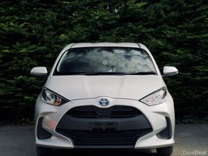 Toyota Yaris 1.5 Hybrid 2022 | Stylish & Efficient - Image 3