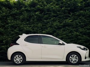 Toyota Yaris 1.5 Hybrid 2023 | Stylish & Efficient - Image 4