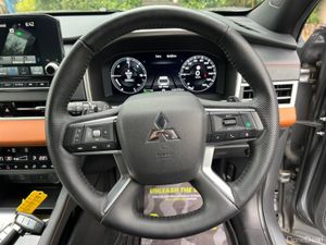 Mitsubishi Outlander 7-SEATER 2.4 HYBRID AUTO // B - Image 4