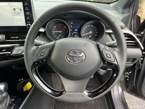 Toyota C-HR G MODE-NERO 1.8 HYBRID AUTO // SERVICE - Image 4