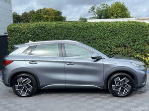 BYD ATTO 3 DESIGN // OPENING PAN ROOF // APPLE CAR - Image 3