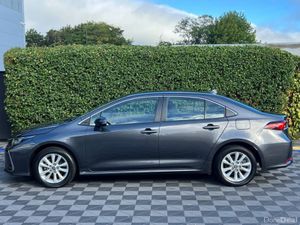 Toyota Corolla LUNA 1.8 HYBRID AUTO // LOW MILEAGE - Image 3