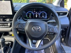 Toyota Corolla LUNA 1.8 HYBRID AUTO // LOW MILEAGE - Image 4