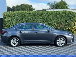 Toyota Corolla LUNA 1.8 HYBRID AUTO // LOW MILEAGE - Image 2
