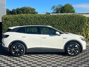 Volkswagen ID.4 PURE 52KWH // VERY LOW MILEAGE // - Image 2