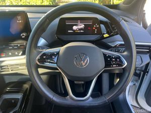Volkswagen ID.4 PURE 52KWH // VERY LOW MILEAGE // - Image 4