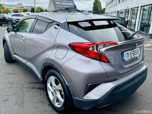 Toyota C-HR 2017 - Image 4