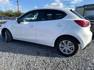 🔵 Mazda Demio/2 1.3 Petrol Automatic Low Km - Image 3
