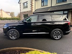Stunning 232 Hyundai Santa Fe 7 Seater AWD! - Image 4