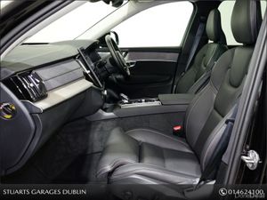 Volvo XC90 *PLUS PRO* IN ONYX BLACK METALLIC WITH - Image 4