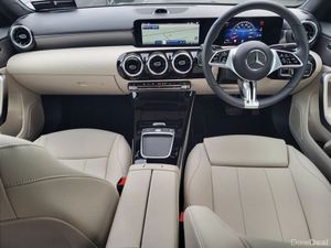 Mercedes-Benz A-Class A180 Progressive AUTO *(NIGH - Image 4