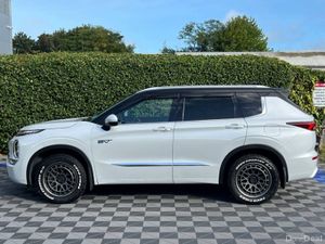 Mitsubishi Outlander 7-SEATER 2.4 HYBRID AUTO ** H - Image 4