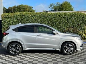 Honda Vezel 1.5 HYBRID AUTO //DIAMOND CUT ALLOYS / - Image 2