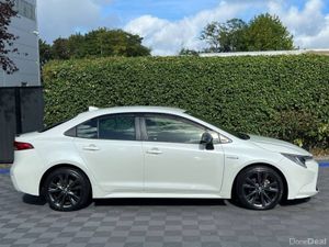 Toyota Corolla WXB 1.8 HYBRID AUTO // HALF LEATHER - Image 2
